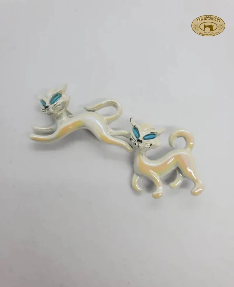 50s Cat Brooch – Enamel Finish