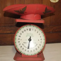 50s Kitchen Scale – Red Metal