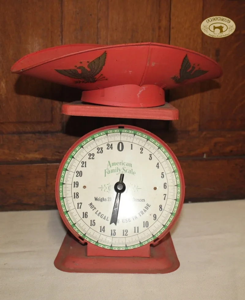 50s Kitchen Scale – Red Metal
